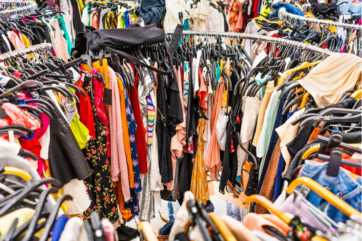 Ako fast fashion reťazce ovplyvňujú medzinárodnú prepravu?